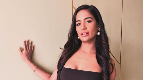 Poonam Pandey Dies From Cervical Cancer; Viral Post Leaves Fans Worried