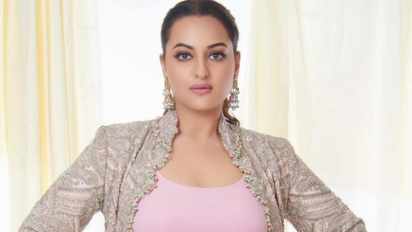 Sonakshi Sinha's Team Faces Legal Trouble As Non-Bailable Warrant Issued In Fraud Case: Report