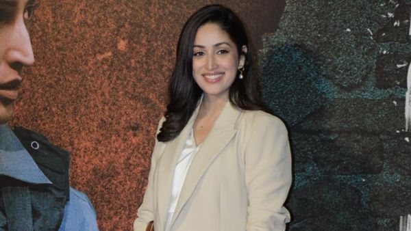 Mom To Be Yami Gautam Flaunts Her Baby Bump For The First Time During Article 370 Promotion; Watch Video