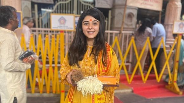 Yesha Rughani Visits Siddhivinayak Temple As Rab Se Dua Airs On Zee Tv