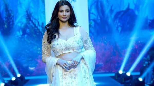 Daisy Shah Shines Bright In The Spotlight As She Graces The Ramp As The Showstopper at Pune Times Fashion Week