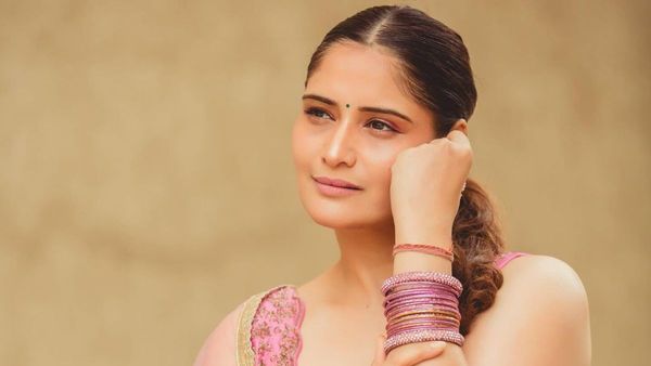 Is Arti Singh Engaged? Bigg Boss 13 Star's Recent Post Flaunting A Diamond Ring Sparks Engagement Rumours