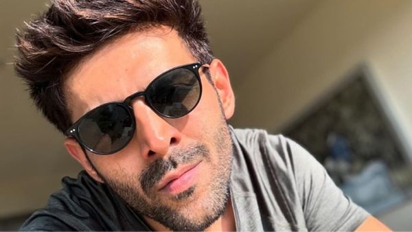 VIRAL VIDEO: Kartik Aaryan Mobbed By Fans In Kolkata After Bhool Bhulaiyaa 3 Shooting