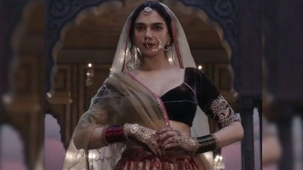 Heeramandi On Netflix: Aditi Rao Hydari Seduces The Internet With 'Gajagamini' Walk Straight Out Of Kamasutra