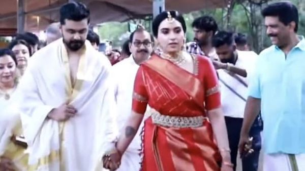 Jayaram's Daughter Malavika Weds Navaneeth Gireesh At Guruvayur Temple! Catch Glimpses Of The Ceremony!