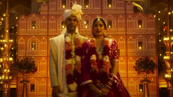 Mr and Mrs Mahi X Review: Netizens Reveal What’s Good & What’s Bad In Janhvi-Rajkummar's Film