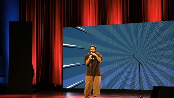 Viraj Ghelani Captivates Mumbai With Stand-Up Comedy Debut