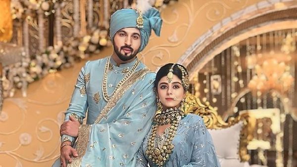 Rabb Se Hai Dua Twist: Yesha Rughani-Dheeraj Dhoopar Ooze Royalty As They Twin In Blue- PICS