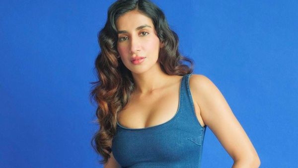 Parul Gulati Reveals Social Media Experience Helped Her Prep For Upcoming Show #BlueTickVerified