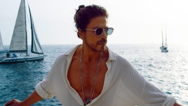 Shah Rukh Khan Health: SRK Rushes To USA For Emergency Treatment After Botched Eye Surgery In Mumbai? DEETS