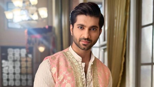 Prateik Chaudhary Elated As Tose Naina Milaike Completes 300 Episodes: Enjoying Beautiful Journey Of Sanjeev