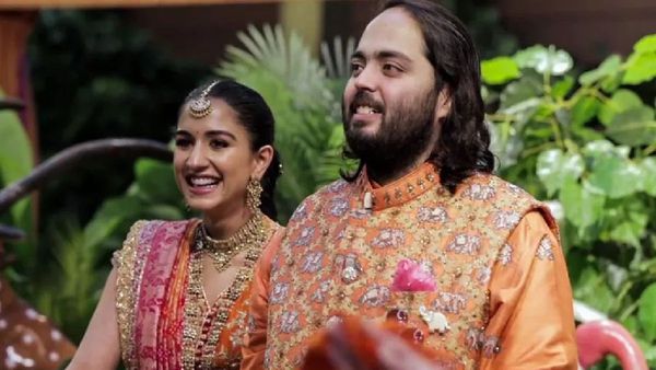 Anant Ambani-Radhika Merchant Honeymoon Diaries: Newlyweds Spotted Performing Aarti In Panama Temple
