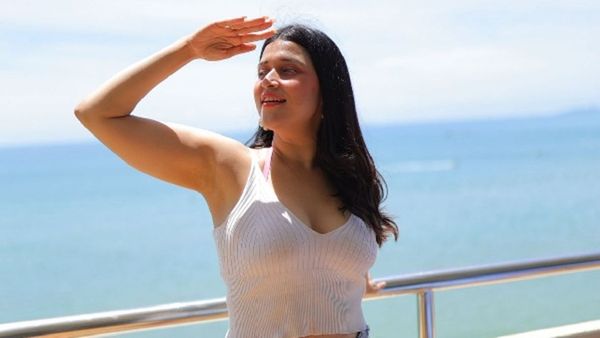 Mannara Chopra Would Be A Dreamy K-Drama Queen! Watch Now To See