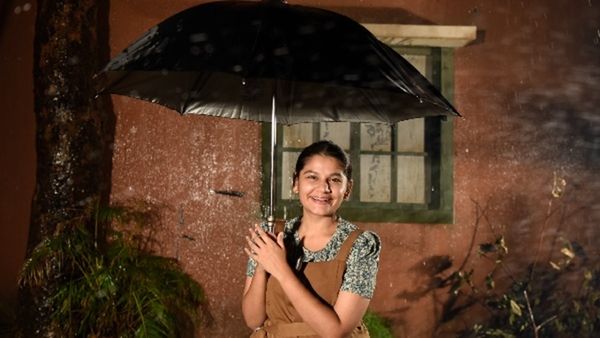 Yeh Meri Family S4 star Hetal Gada Reveals She Likes To Listen To Anuv Jain’s Songs To Unwind On Rainy Day