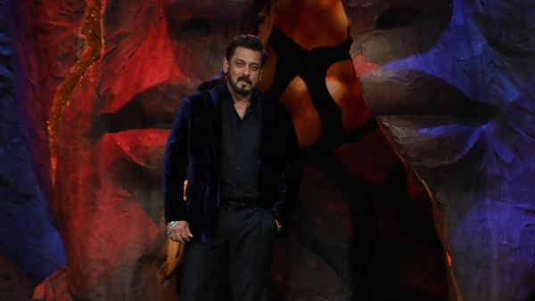 Bigg Boss 18 Premiere Highlights: Salman Khan Makes A Dashing Entry, Introduces 18 Contestants In Style