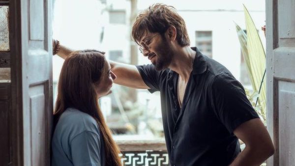 Kabhi Main Kabhi Tum Episode 26 Twist, Spoiler: Is Sharjeena (Hania Aamir) PREGNANT? Fans Wonder