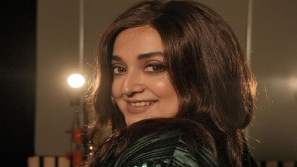 Zara Muskurade: Monali Thakur's Music Video Promotes Kindness For World Smile Day