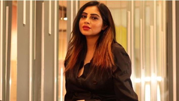 Bigg Boss Star Arshi Khan Converts To Hinduism On Her Birthday? Here’s What She Said