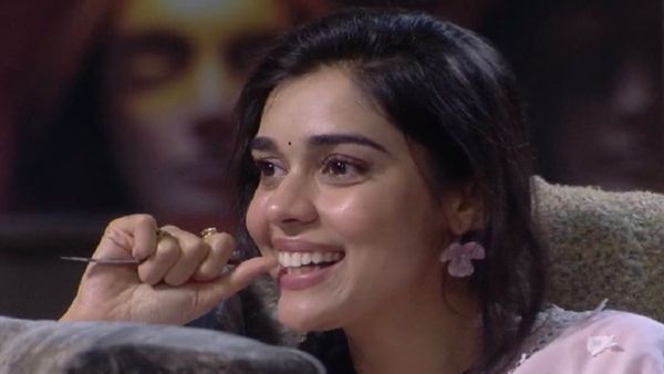 Bigg Boss 18: Audience Defends Eisha Singh as Karanveer Mehra's Team Tries to Spread Misleading Narrative