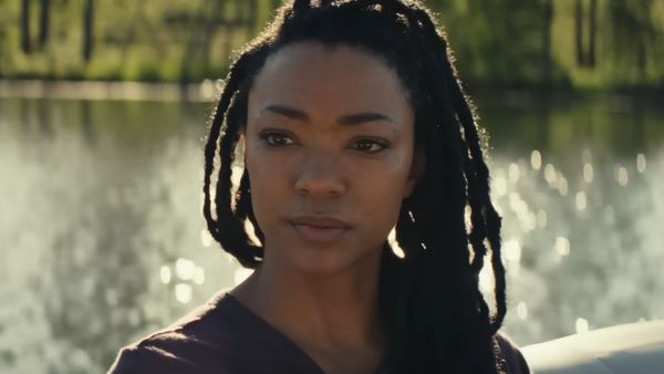 'My Dead Friend Zoe' Trailer Released For Wartime-Comedy Film, Coming To Theatres Soon