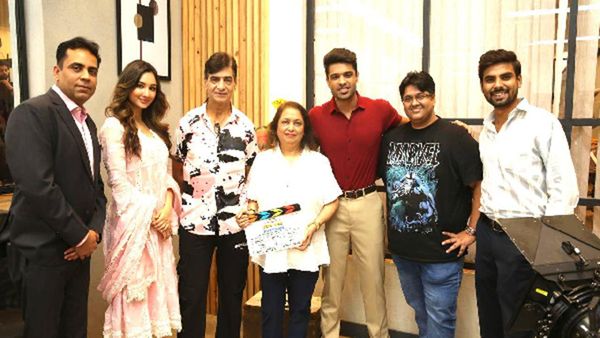 Aman Indra Kumar, Paresh Rawal And Akansha Sharma Commence Shooting For A Rom-Com Tera Yaar Hoon Main