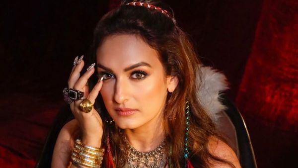 Singer Akriti Kakar Becomes A Tarot Card Reader? Starts A Mystical Career