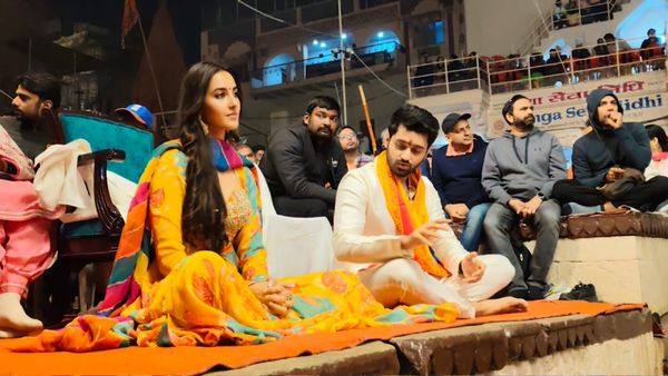 Utkarsh Sharma Performs Ganga Aarti As He Promotes Vanvaas In Banaras, WATCH