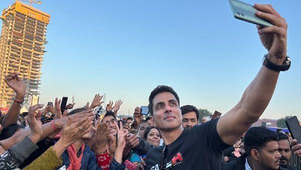 Sonu Sood REACTS As Fans Sport Fateh T-shirts In Ahmedabad Marathon For #DrugFreeFuture