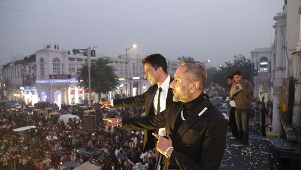 Sonu Sood & Honey Singh Turn Delhi Into A Party Playground With Their Song 'Hitman' From 'Fateh'!