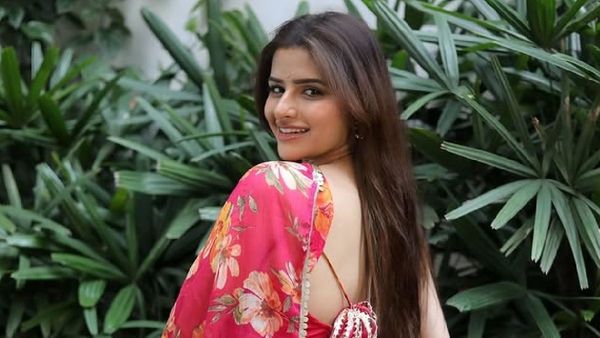 Avantika Dassani's Experience During Bomb Scare Highlights; Actress Gets Stranded On Airport For 6 Hours