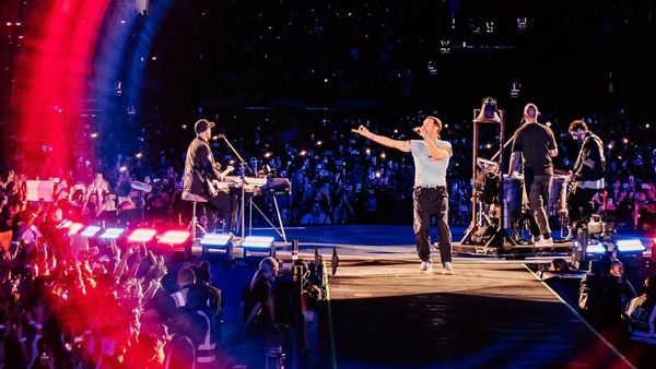 Coldplay Mumbai Concert Highlights: Chris Martin Reads Out 'Jai Shri Ram', Calls Jasprit Bumrah's Name; Video