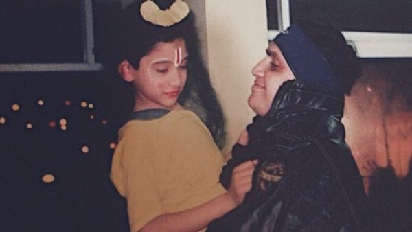 Meet This B-Town Heartthrob Whose First Film Got Shelved, Lost His Dad At 12, Made Debut In SRK's Film & Now..