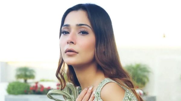 Chhathi Maiyya Ki Bitiya Star Sara Khan: While Physical Appearance May Open Doors, Your...