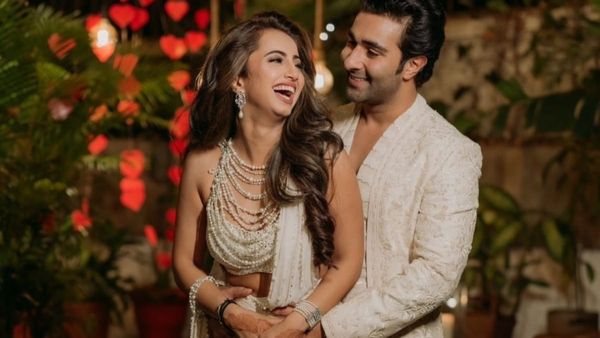 Aadar Jain-Alekha Advani Wedding First Video: Inside Clip From Couple's Jaimala Ceremony Goes Viral | WATCH