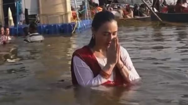 Maha Kumbh 2025: Preity Zinta Visits Maha Kumbh Mela; Takes Holy Dip | WATCH