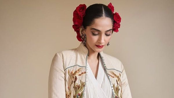 Sonam Kapoor Gets Emotional As She Walks The Ramp Honouring Rohit Bal's Legacy At Fashion Event