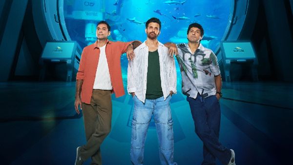 Deep Waters, Big Thrills! Farhan Dares Hrithik to Take the Plunge with Sharks at SeaWorld Yas Island!