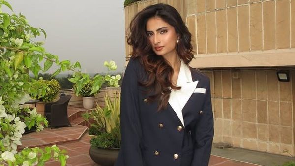 Palak Tiwari Creates Buzz With Her Airport Look; Sparking Speculations About New Project