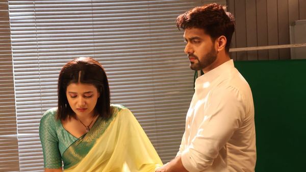 Yeh Rishta Kya Kehlata Hai Written Update March 11: Armaan Surprises Abhira With Gift As He Lands A New Job