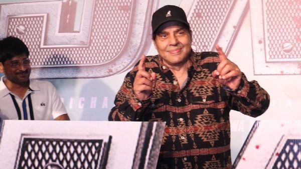 Jaat Screening: Dharmendra Steals The Show As He Grooves To Dhol Beats; Leaves Everyone In Awe - WATCH