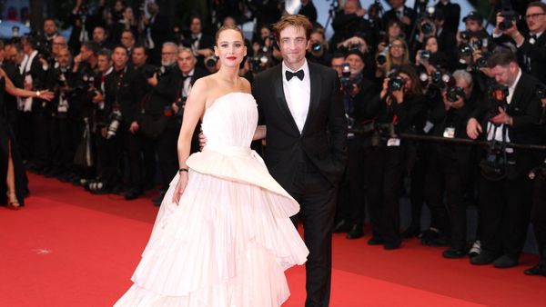 Cannes 2025: Jennifer Lawrence & Robert Pattinson VIRAL Video, Here's What Twilight Actor Did At Red Carpet