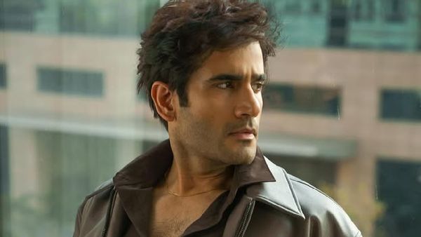 Happy Birthday Karan Tacker: 4 Times The Handsome Hunk Set Social Media On Fire With His Instagram Game