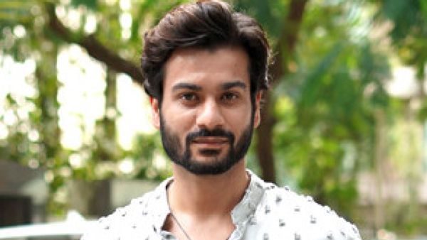 Sunny Kaushal Drops Fiery Teaser Of His Upcoming Rap Song 'Mid Air Freeverse', Stuns In Flamboyant Appearance