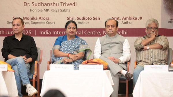 Vipul Amrutlal’s The Kerala Story Inspired ‘The Untold Kerala Story’ Book Launched By Delhi CM Rekha Gupta!