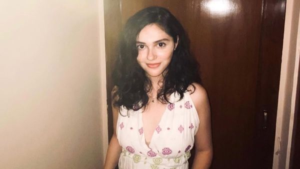 Saiyaara Actress Aneet Padda's LinkedIn Profile Goes VIRAL, Know What Made Fans Call Her 'Beauty With Brains'