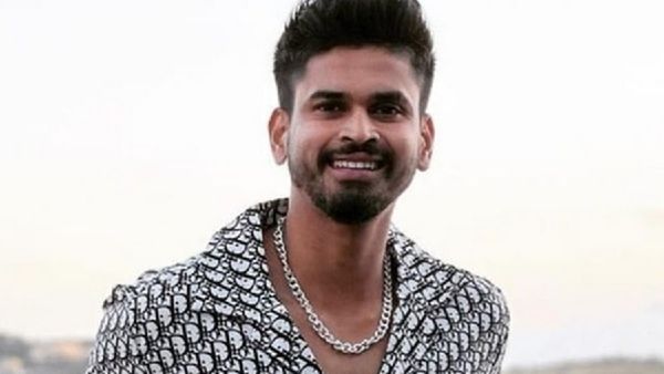 Shreyas Iyer spotted, mesmerized by a magician! Is this hinting at something unusual happening?