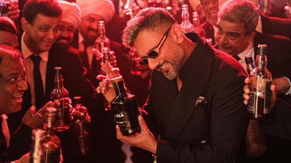 Ajay Devgn & Honey Singh’s Jhoom Sharaabi From De De Pyaar De 2 Makes It to the Billboard Charts!