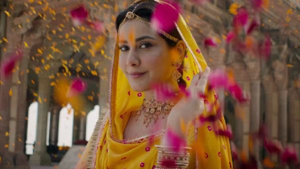 Raashii Khanna Gives Fans A Peek Into Her 120 Bahadur BTS: 