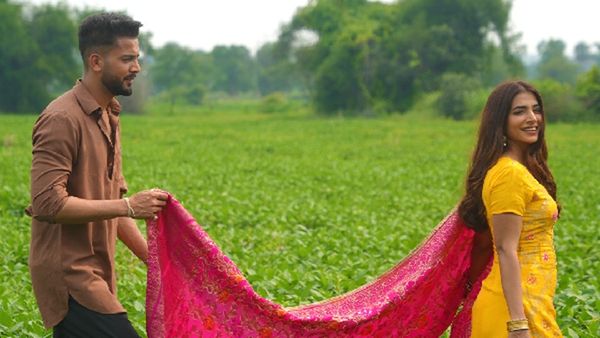 Aukaat Ke Bahar Streaming | Malhaar Rathod On Building Chemistry With Elvish Yadav: We Spent Time Breaking…