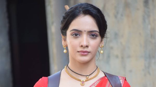 Zee TV’s Jagadhatri Star Sonakshi Batra Credits Priyanka Chopra For Influencing Her Action Style